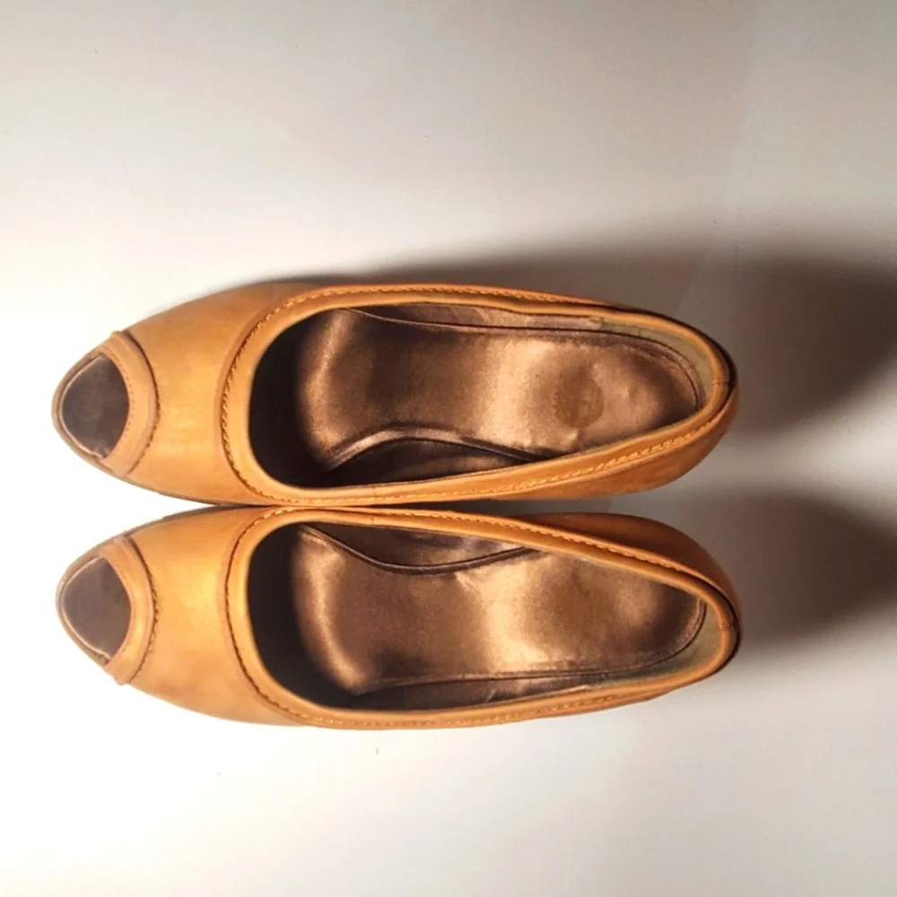 TIMBERLAND Tan Open-toe Stacked Wedge Heels Rubber Sole Leather Upper 7M - NWT